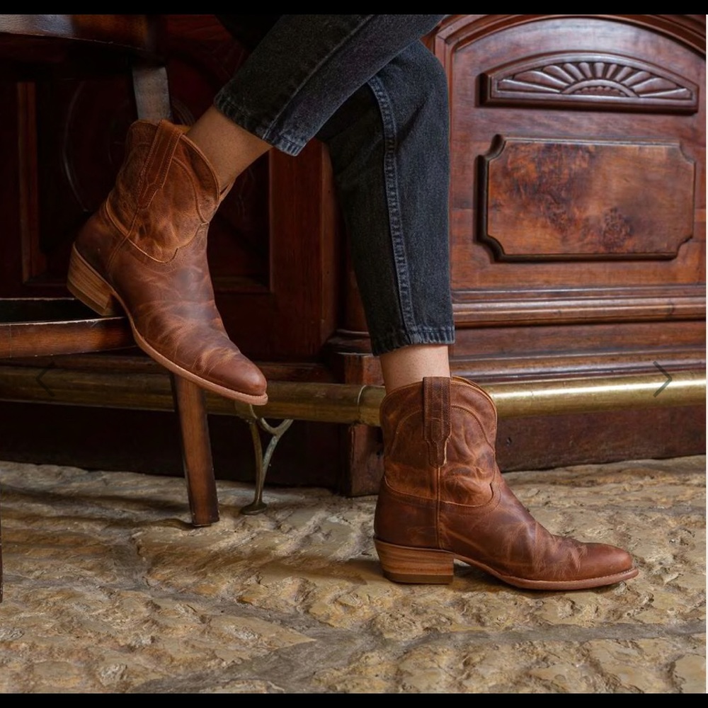 Tecova women’s boots. The Penny. Scotch goat. Size 8B